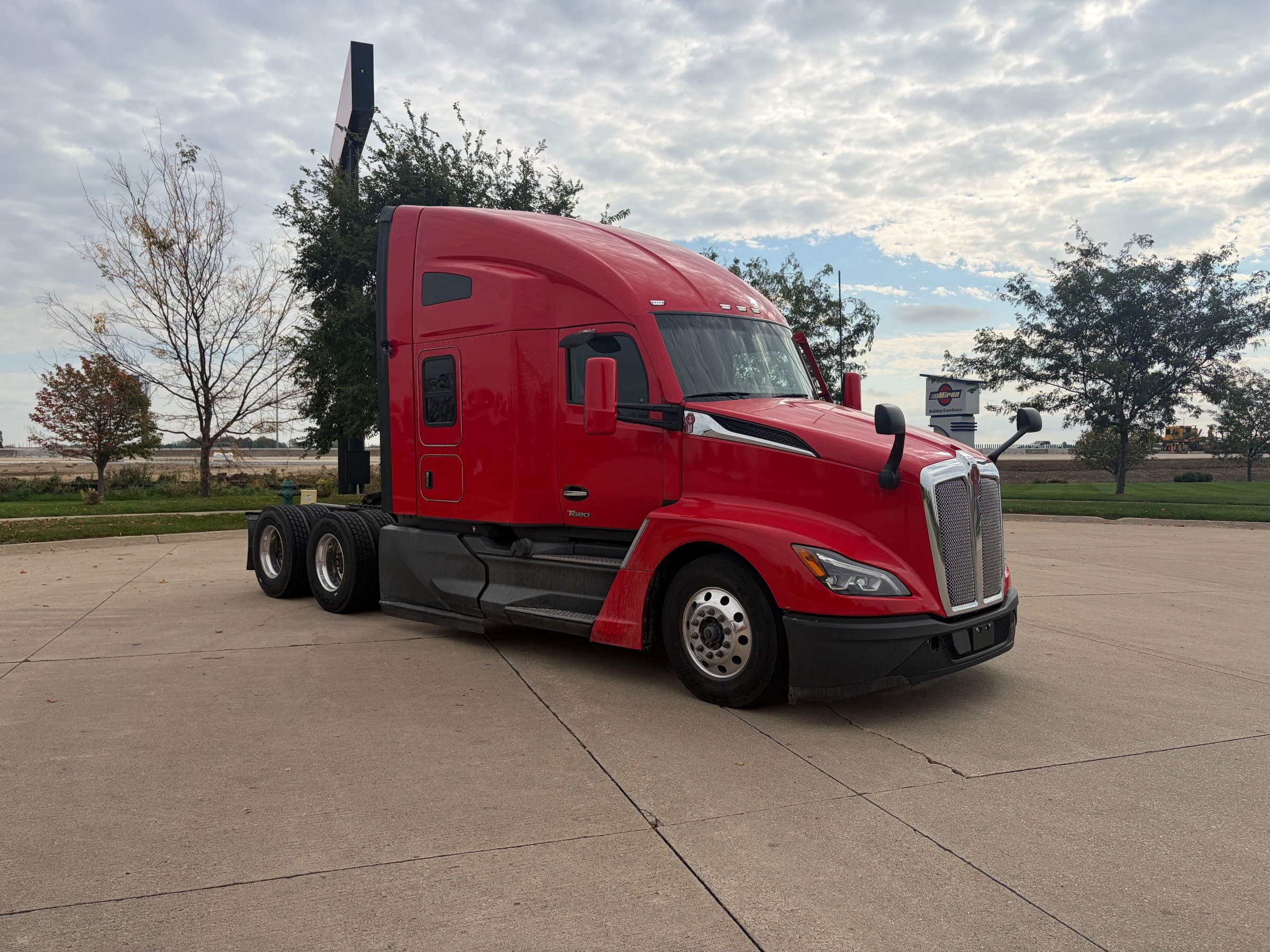 2023 KENWORTH T680 in Cedar Rapids, IA