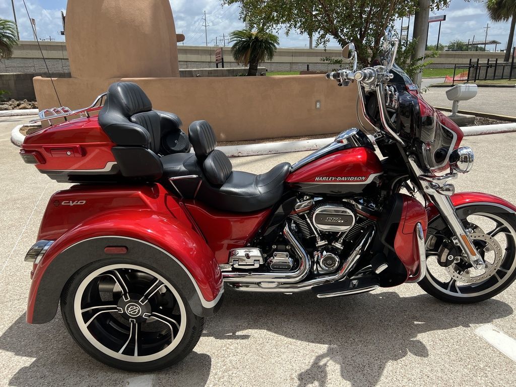 2021 Harley-Davidson® FLHTCUTGSE - CVO Tri Glide® in Beaumont, TX