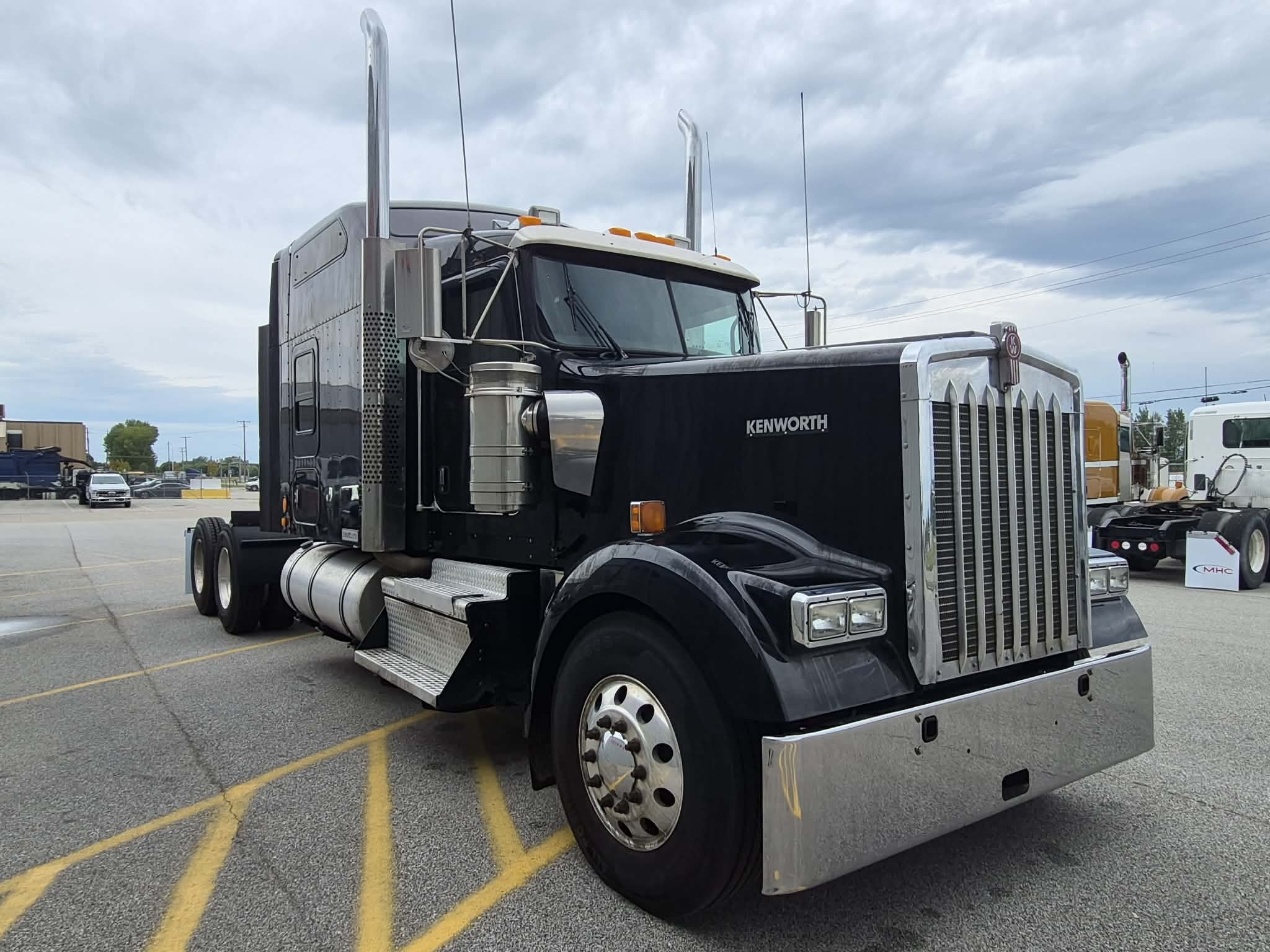 2022 KENWORTH W900L in Rock Island, IL