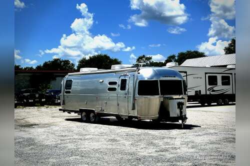 2023 Airstream Globetrotter 30RB in mims FL