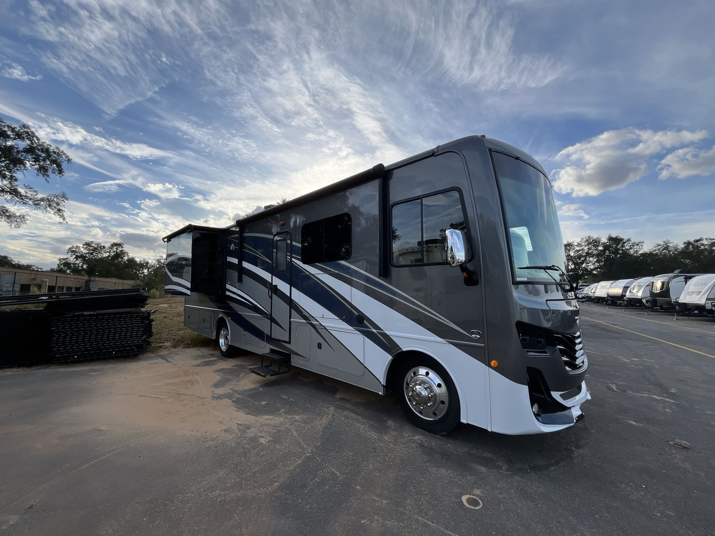 2022 Fleetwood FORTIS 33HB in clermont FL