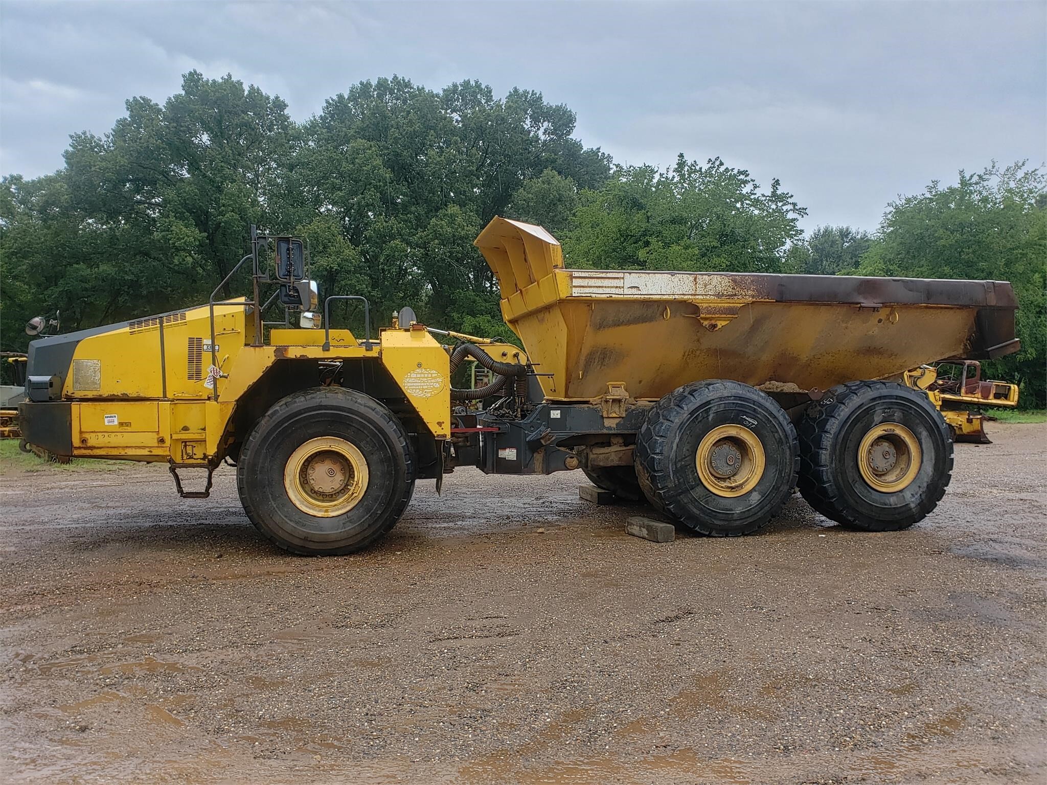 2008 KOMATSU HM400-2 in Hughes Springs, TX