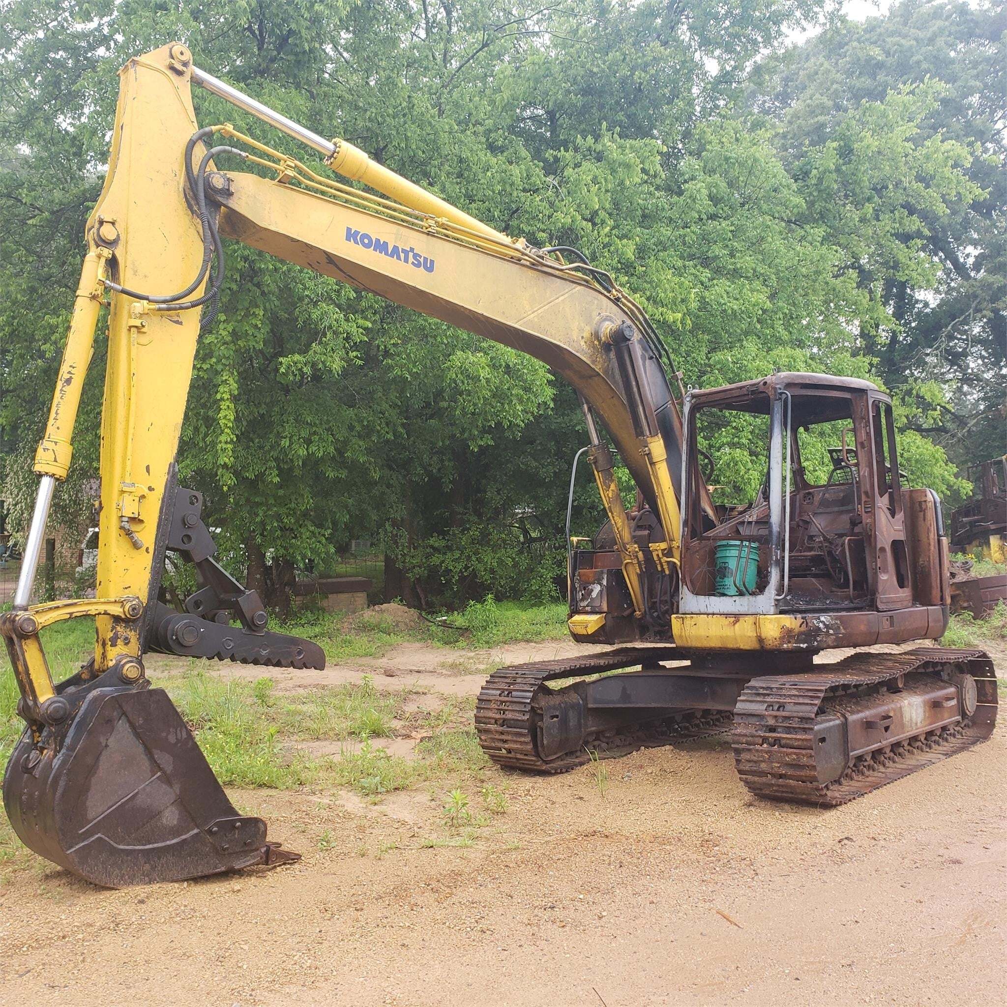 KOMATSU PC128US-2 in Hughes Springs, TX