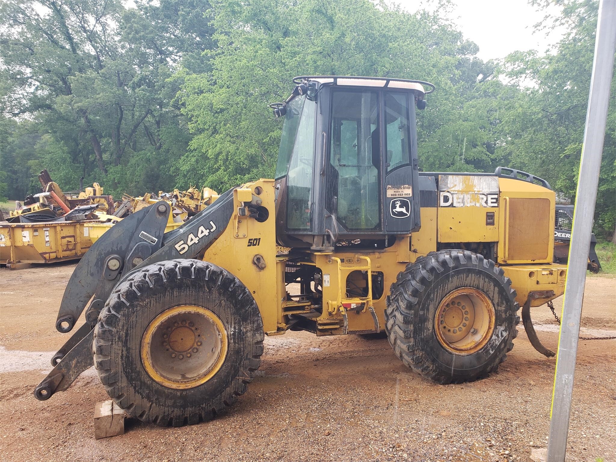 DEERE 544J in Hughes Springs, TX