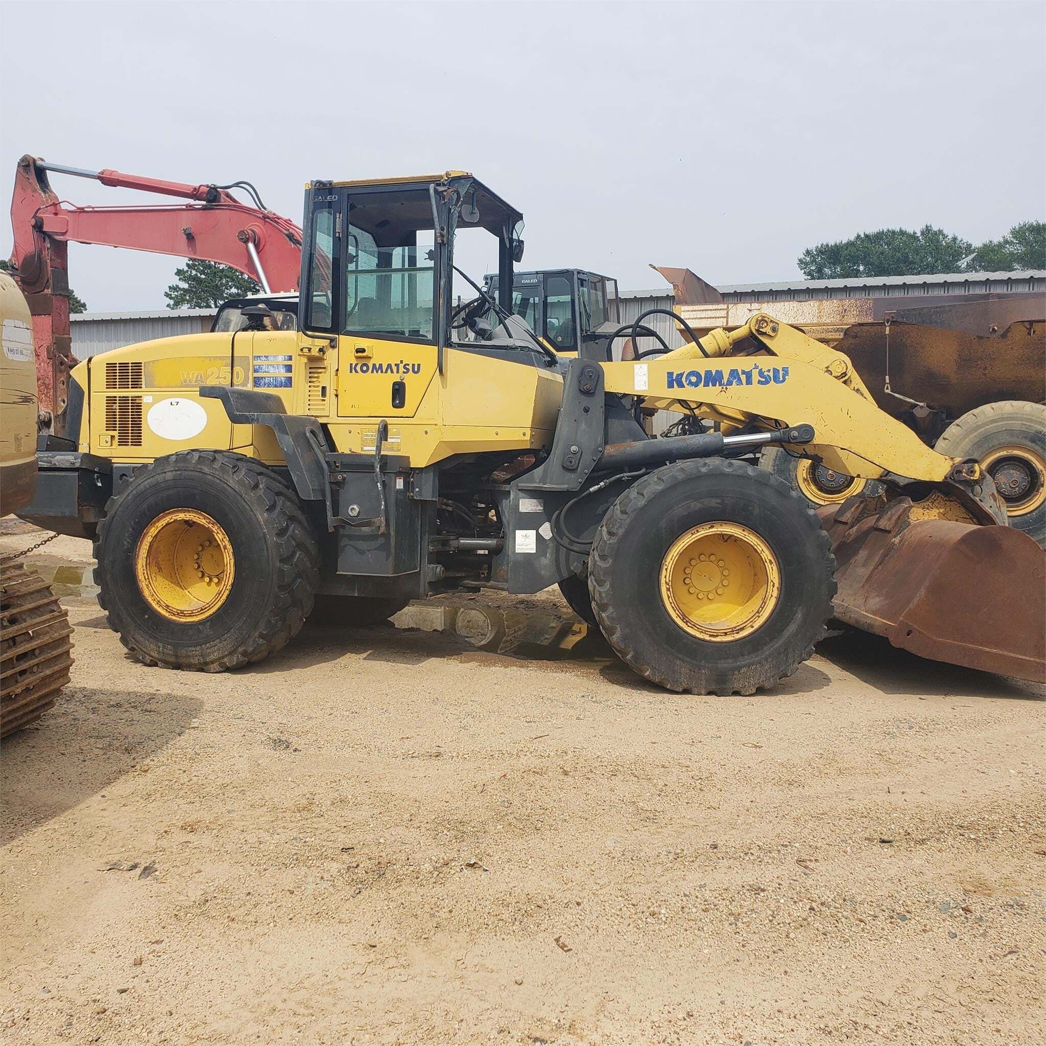 KOMATSU WA250-5 in Hughes Springs, TX