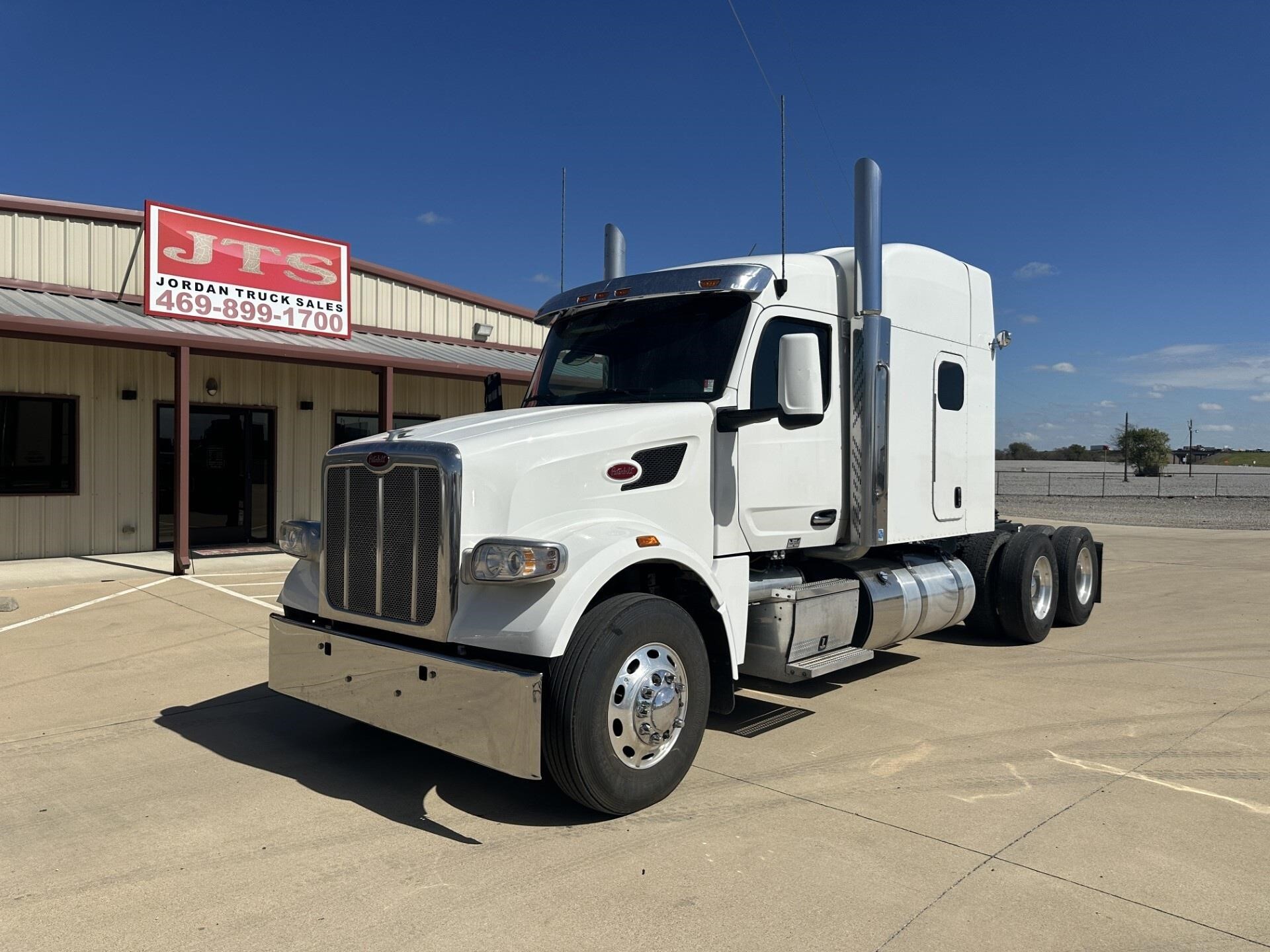 2023 PETERBILT 567 in Rhome, TX