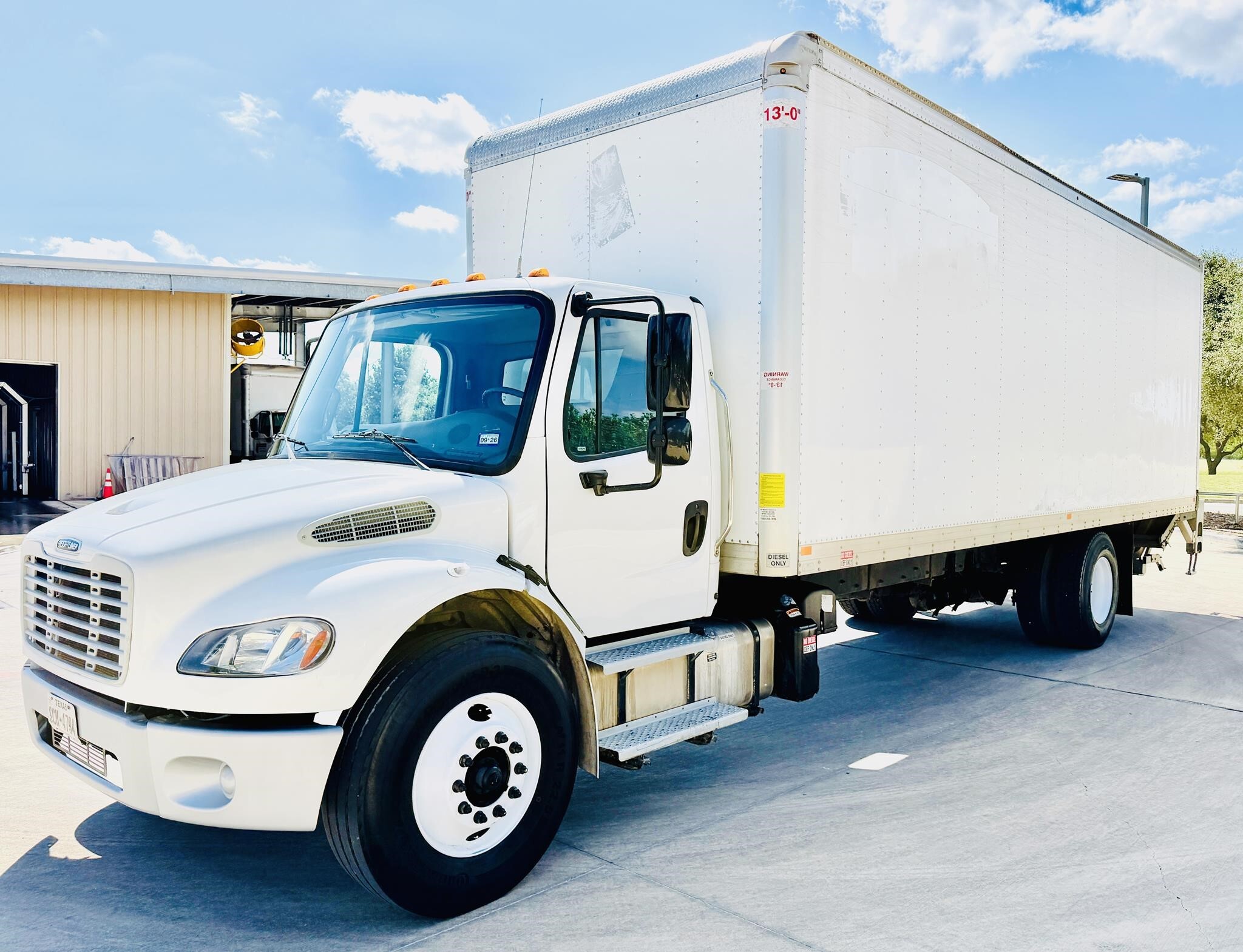 2023 FREIGHTLINER BUSINESS CLASS M2 106 in San Antonio, TX
