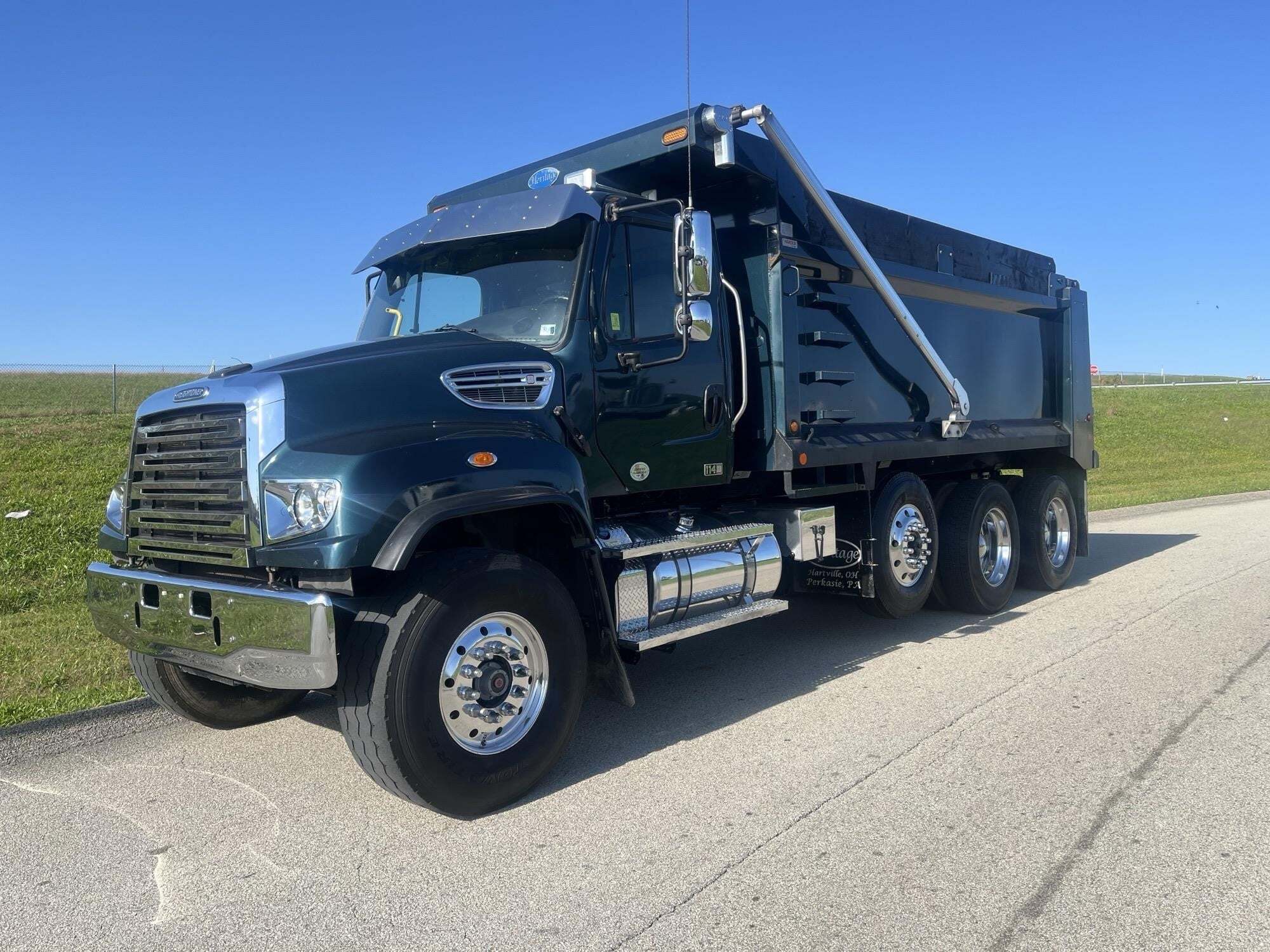 2022 FREIGHTLINER 114 SD in Smithfield, PA