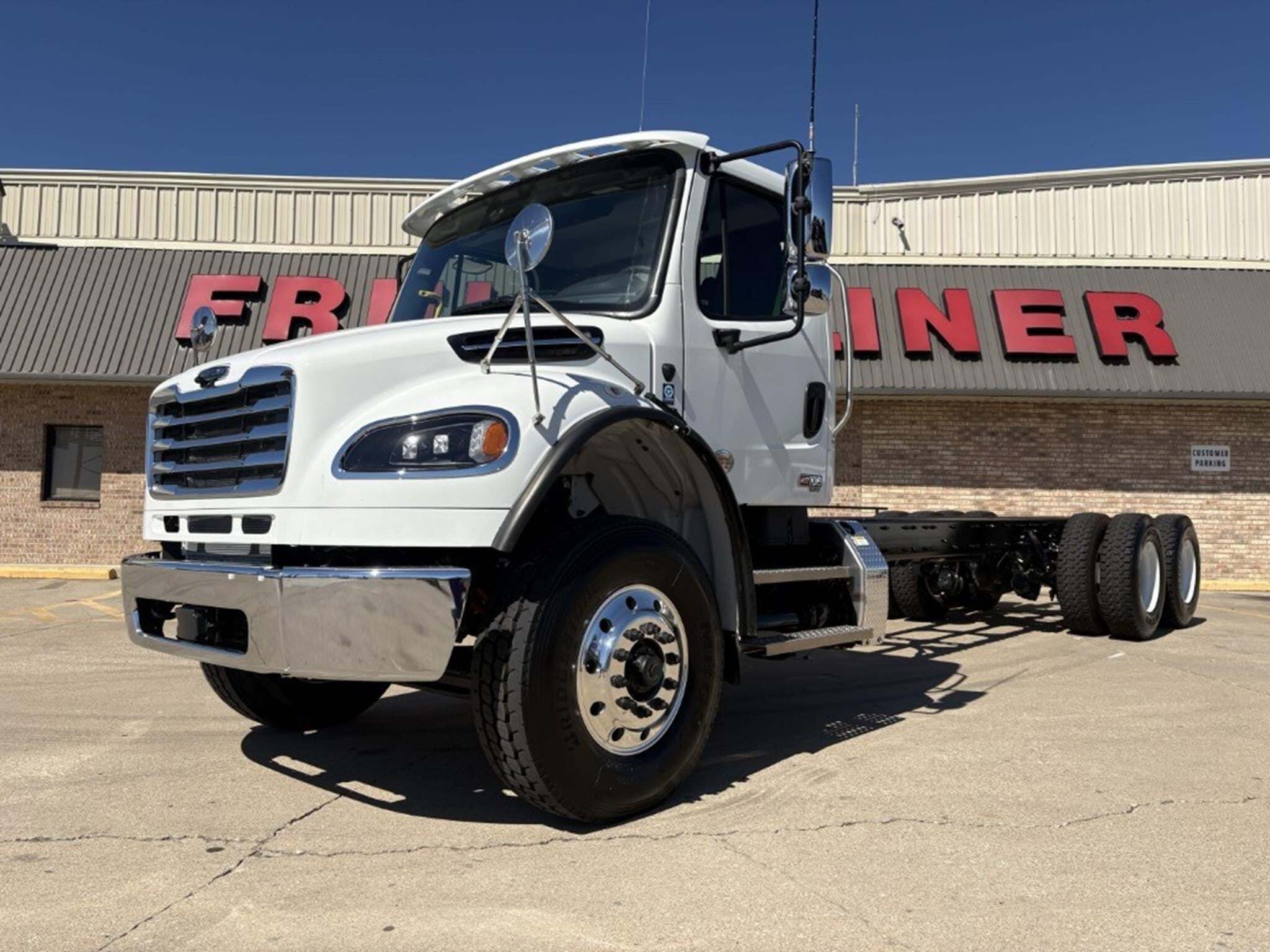 2027 FREIGHTLINER BUSINESS CLASS M2 106 in Temple, TX