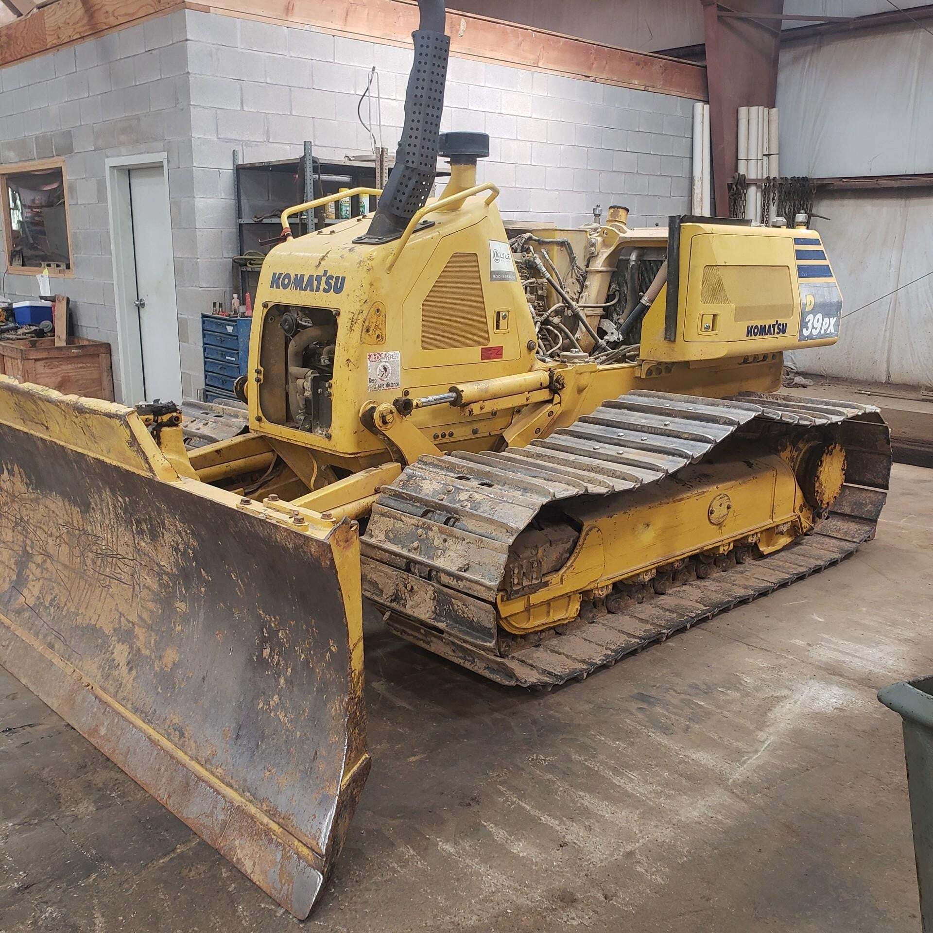 KOMATSU D39PX-23 in Hughes Springs, TX