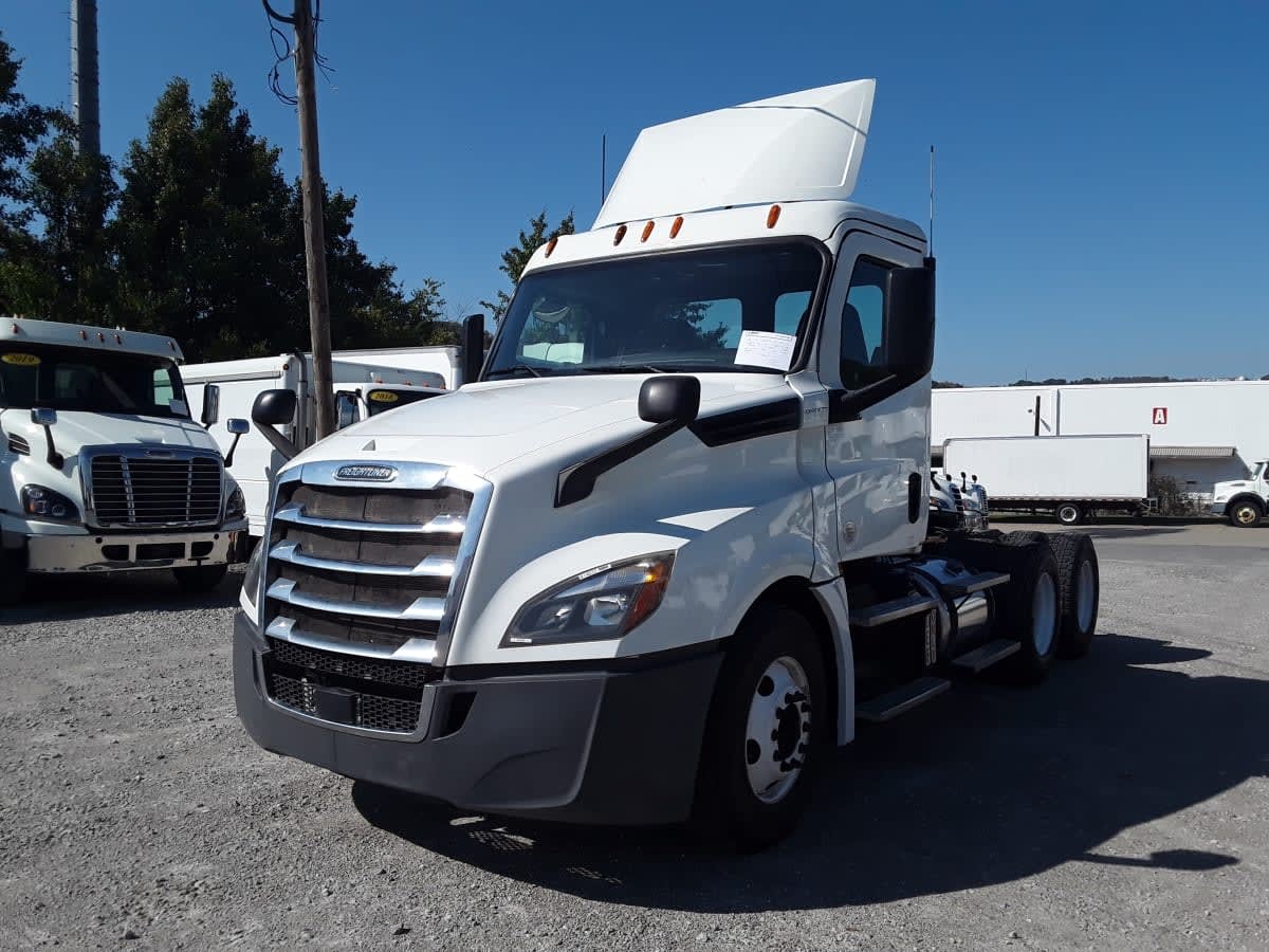 2018 FREIGHTLINER CASCADIA 126 in Pittsburgh, PA