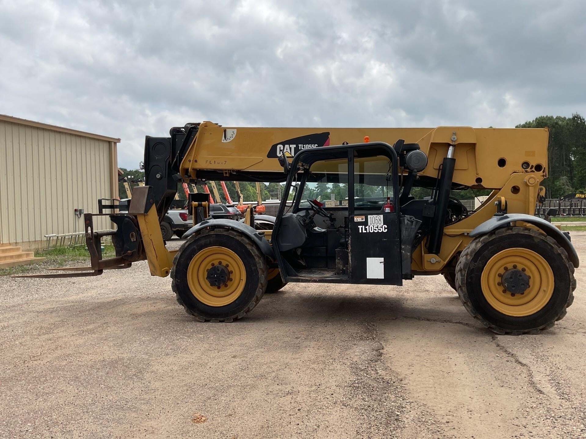 2015 CATERPILLAR TL1055C in Livingston, TX