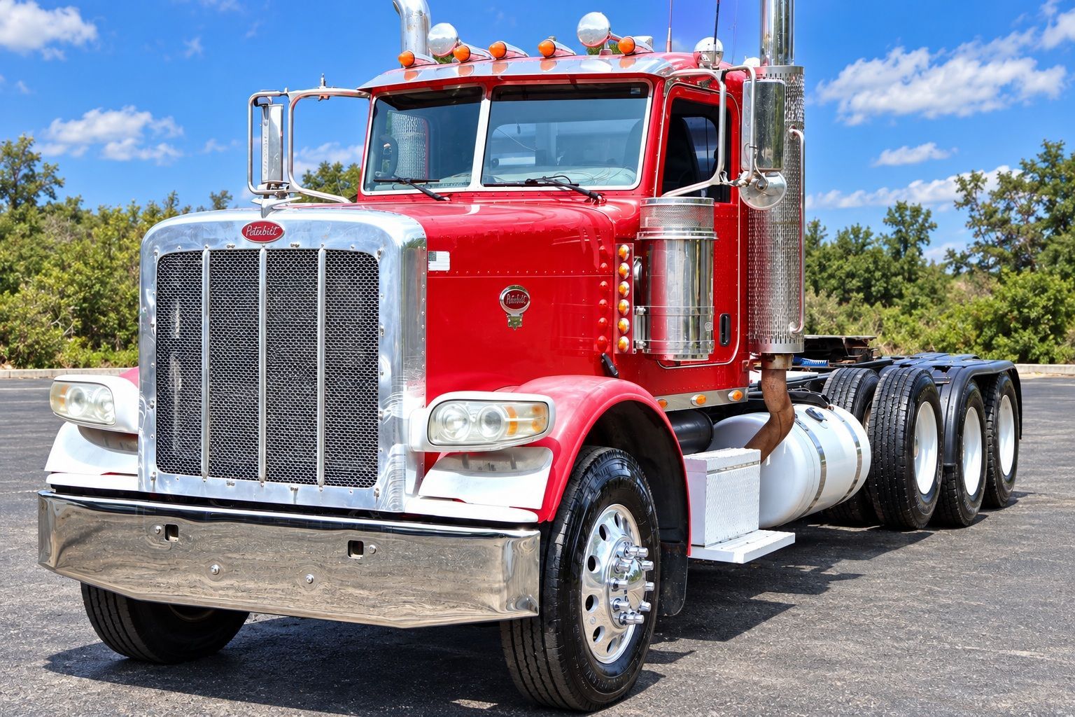 2008 PETERBILT 388 in Allentown, PA