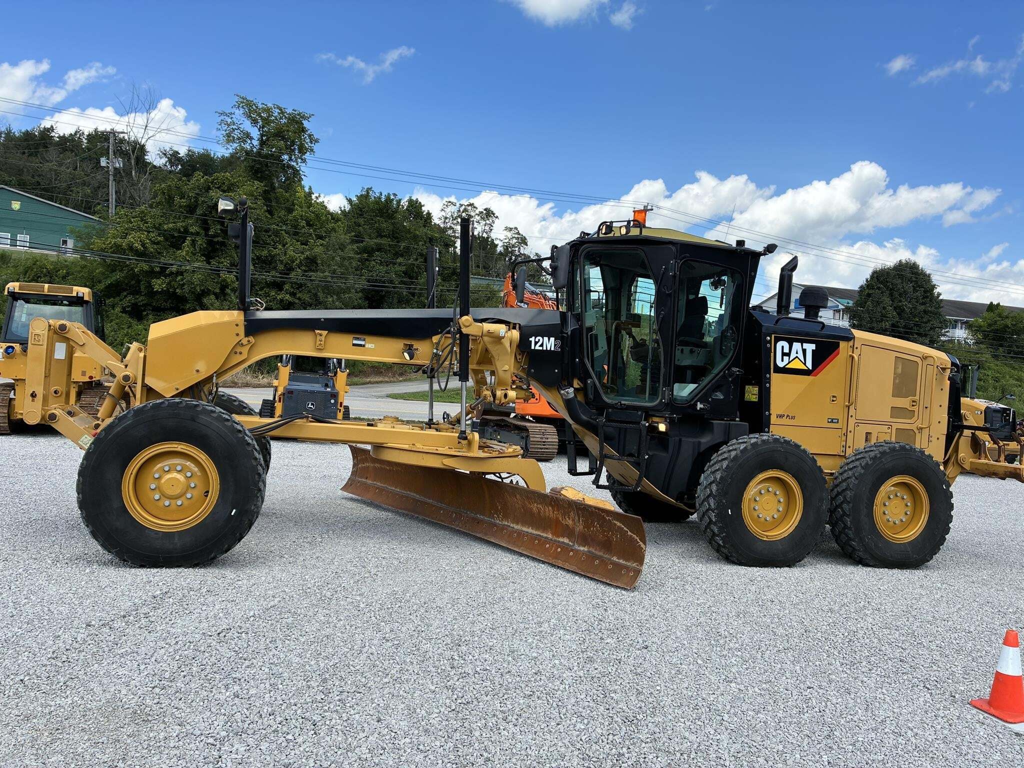 2014 CATERPILLAR 12M2 VHP PLUS in Vienna, WV