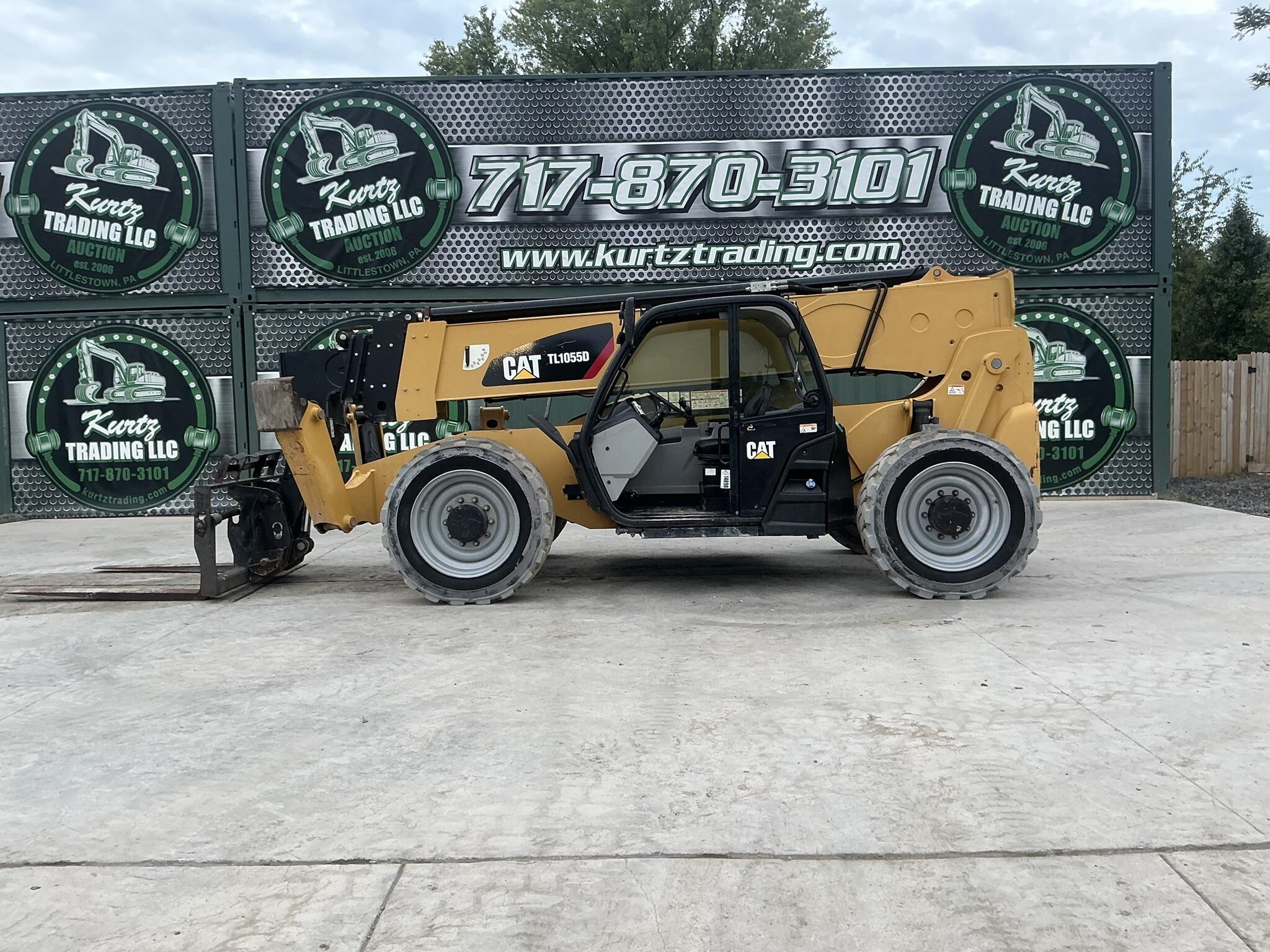 2018 CATERPILLAR TL1055D in Littlestown, PA