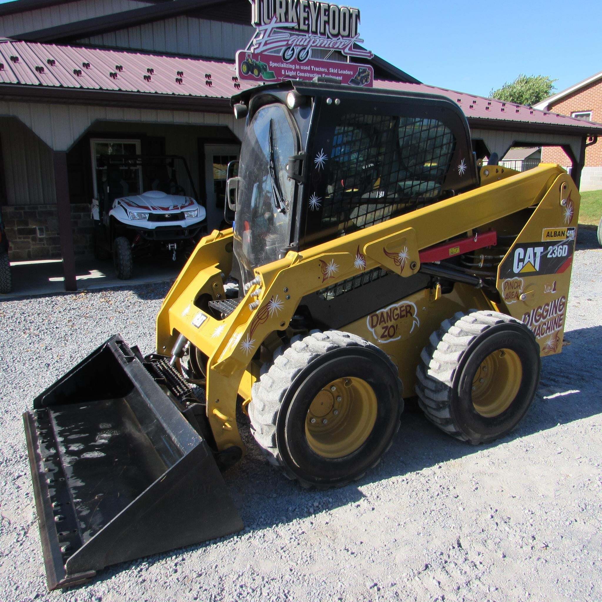 2016 CATERPILLAR 236D in Chambersburg, PA