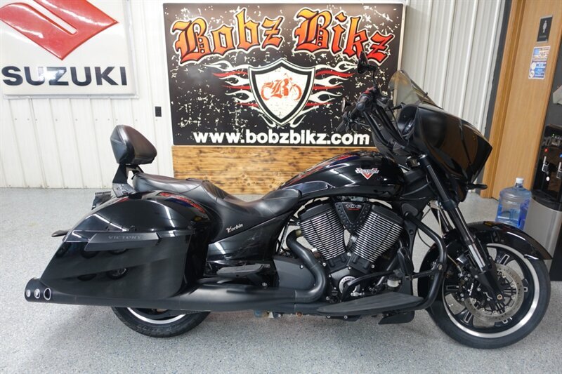 2014 Victory Cross Country 8-Ball 8-BALL in Kingman, KS