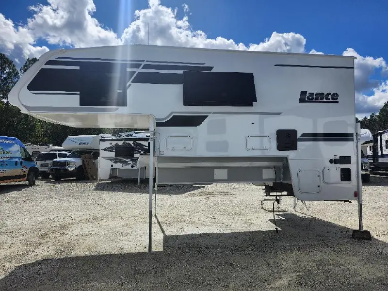 2027 LANCE 1191
