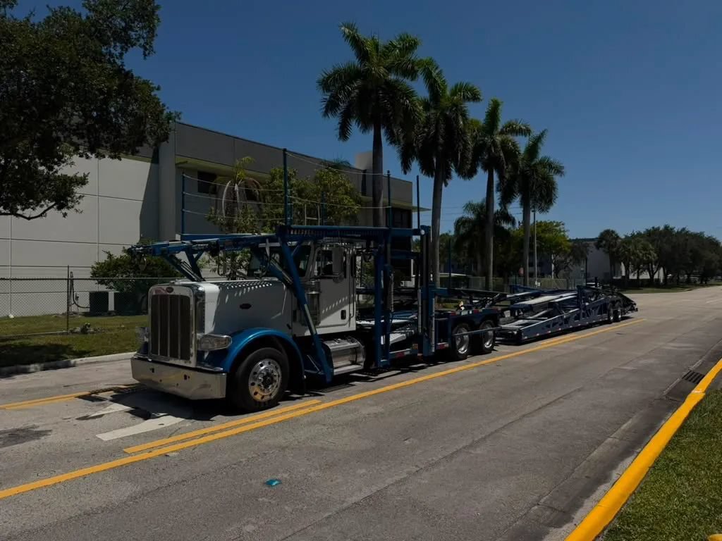 2014 PETERBILT 388 in Miami, FL