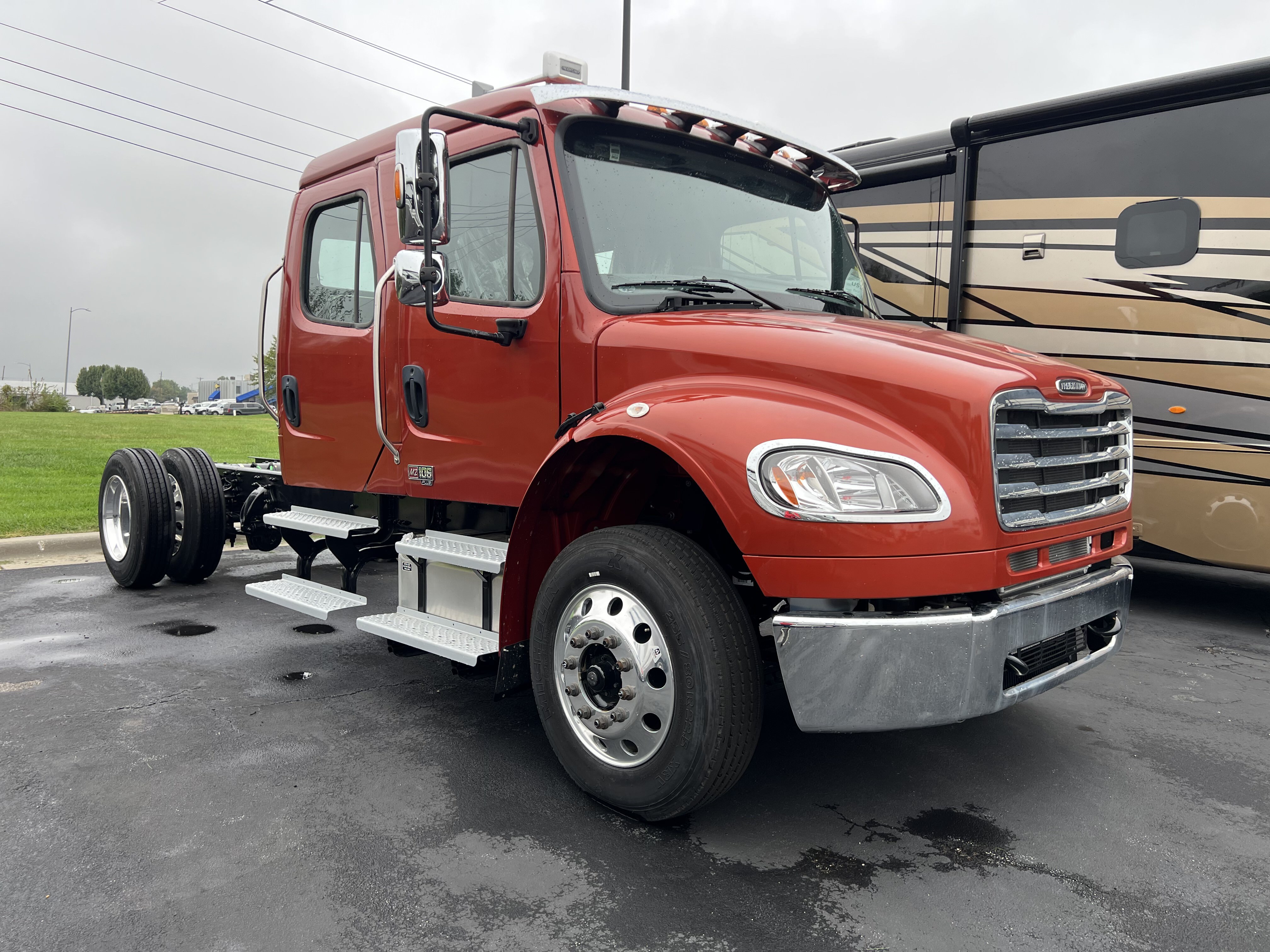 2024 FREIGHTLINER BUSINESS CLASS M2 106 in Belton, MO
