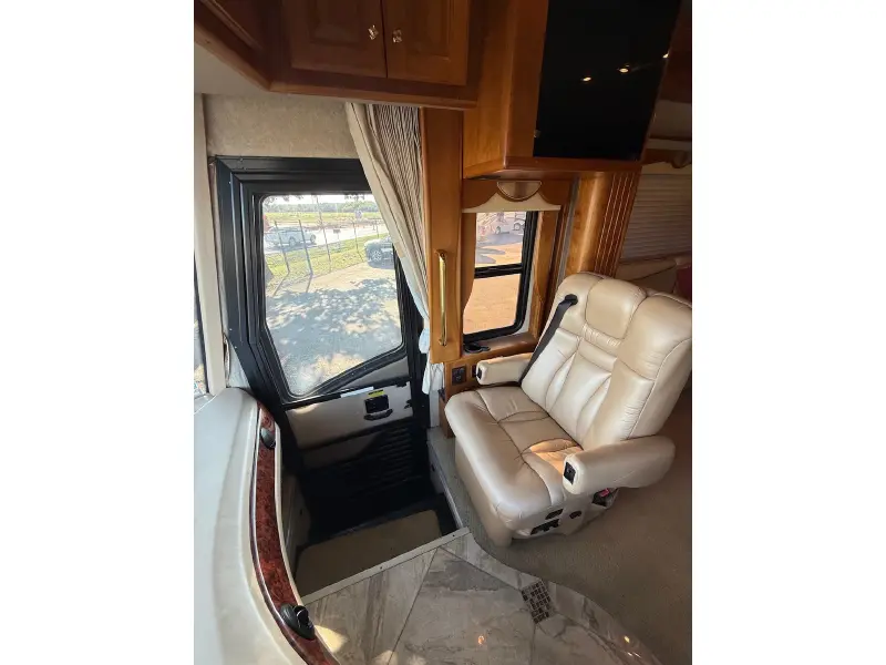 2005 COUNTRY COACH MAGNA 630 45 REMBRANDT