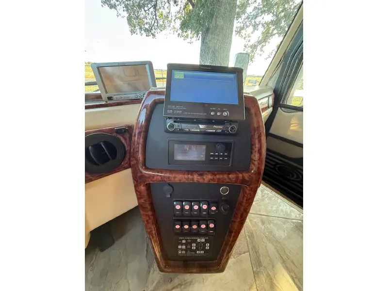 2005 COUNTRY COACH MAGNA 630 45 REMBRANDT