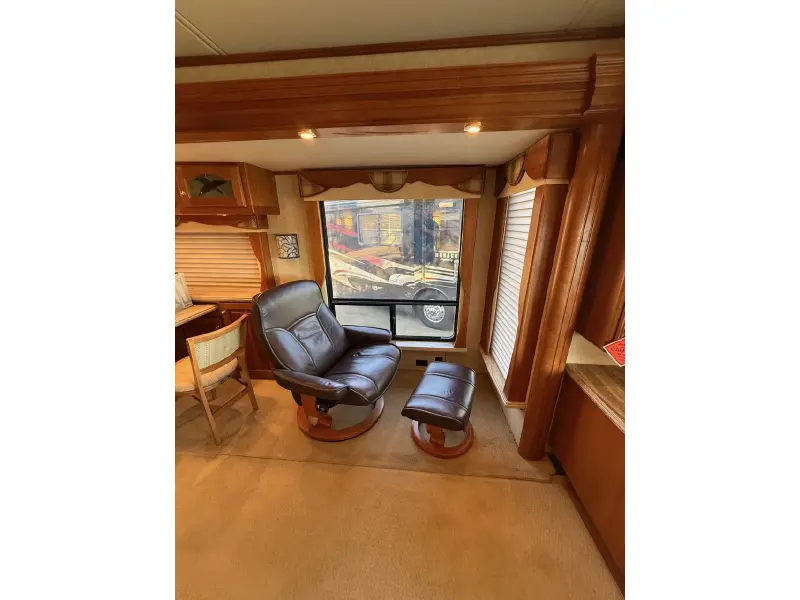 2005 COUNTRY COACH MAGNA 630 45 REMBRANDT
