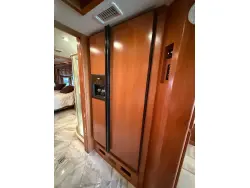 2005 COUNTRY COACH MAGNA 630 45 REMBRANDT