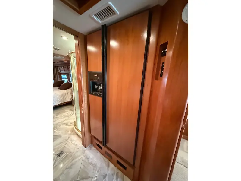 2005 COUNTRY COACH MAGNA 630 45 REMBRANDT