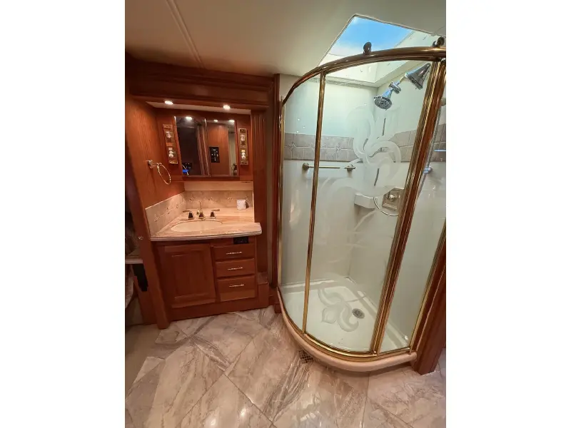 2005 COUNTRY COACH MAGNA 630 45 REMBRANDT