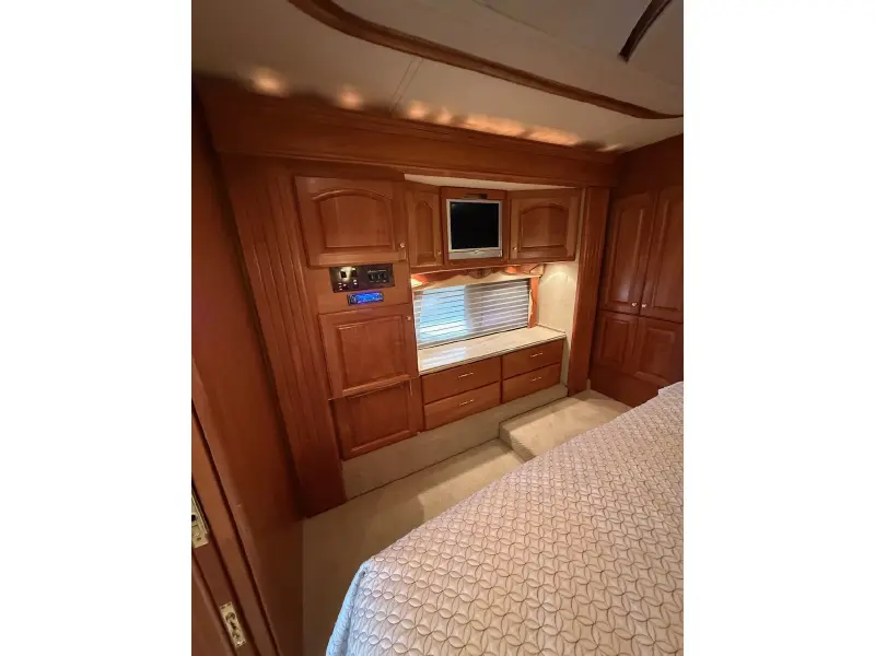 2005 COUNTRY COACH MAGNA 630 45 REMBRANDT
