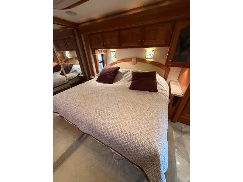 2005 COUNTRY COACH MAGNA 630 45 REMBRANDT