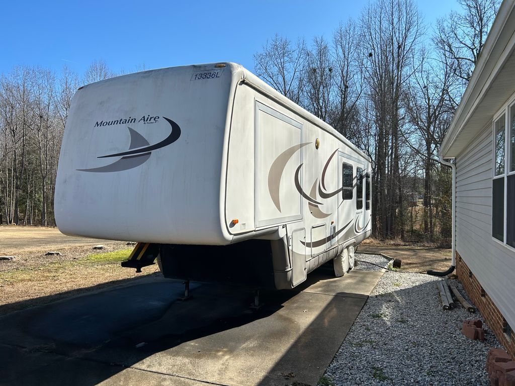 2004 Newmar Mountain Aire 34RDCK in taylors SC
