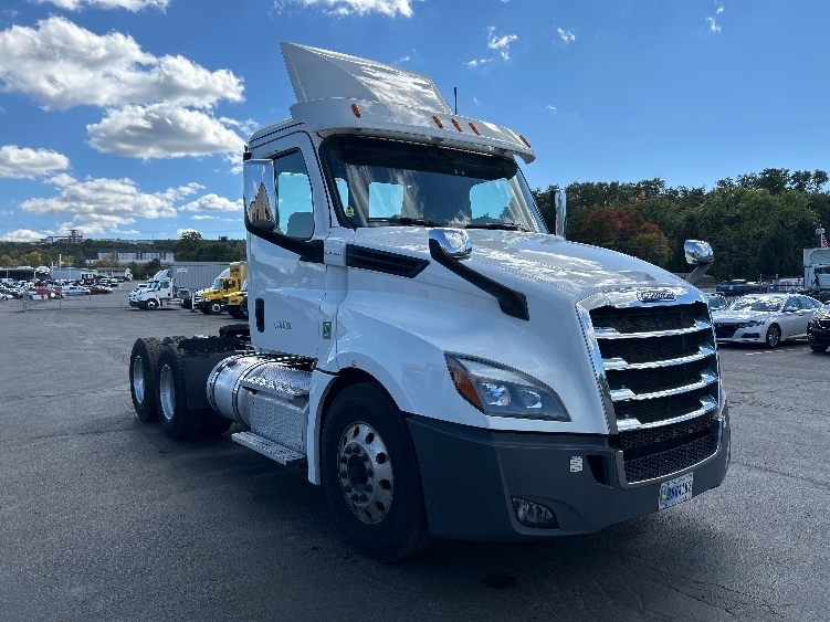 2020 FREIGHTLINER CASCADIA 126 in Wilkes Barre, PA