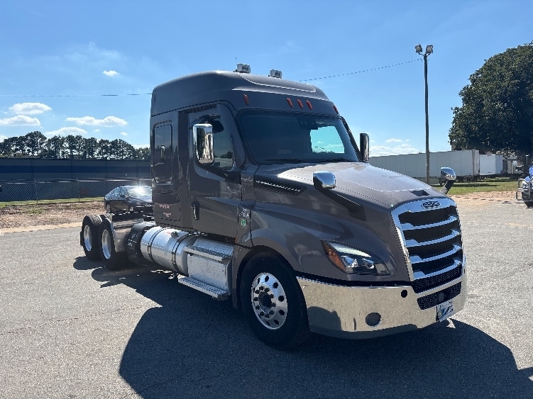 2021 FREIGHTLINER CASCADIA 126 in Mebane, NC