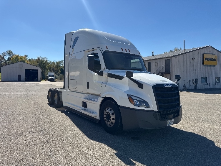 2022 FREIGHTLINER CASCADIA 126 in Zanesville, OH