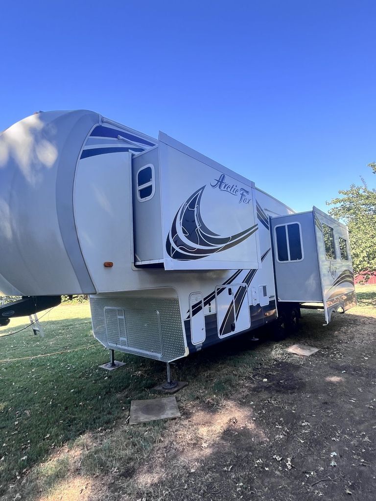 2018 Northwood Arctic Fox Silver Fox 29-5T in chico CA