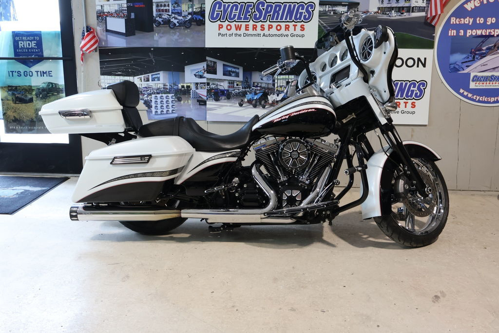 2015 Harley-Davidson Street Glide FLHXS - Special SPECIAL in Clearwater, FL