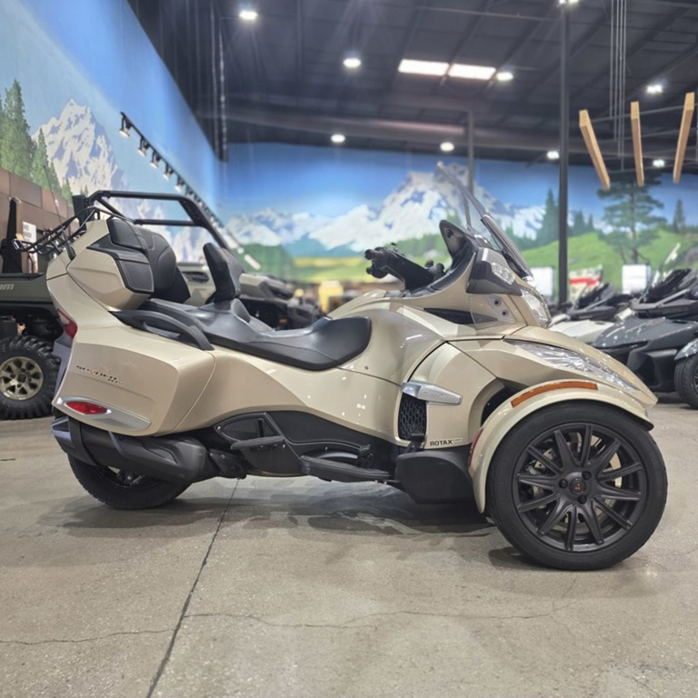 2017 Can-Am Spyder RT-S 6-Speed Semi-Automatic (SE6) S S SPECIAL SERIES in Conyers, GA