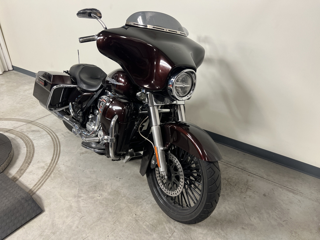 2011 Harley-Davidson STREET GLIDE in Peninsula, OH
