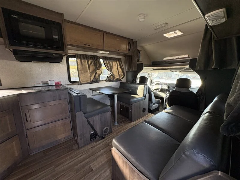 2020 Winnebago 328R Minnie Winnie