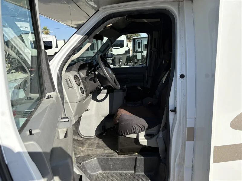 2020 Winnebago 328R Minnie Winnie