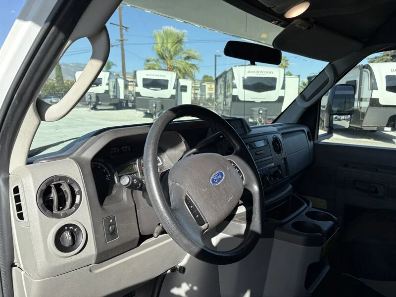 2020 Winnebago 328R Minnie Winnie