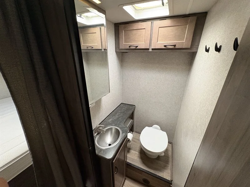2020 Winnebago 328R Minnie Winnie