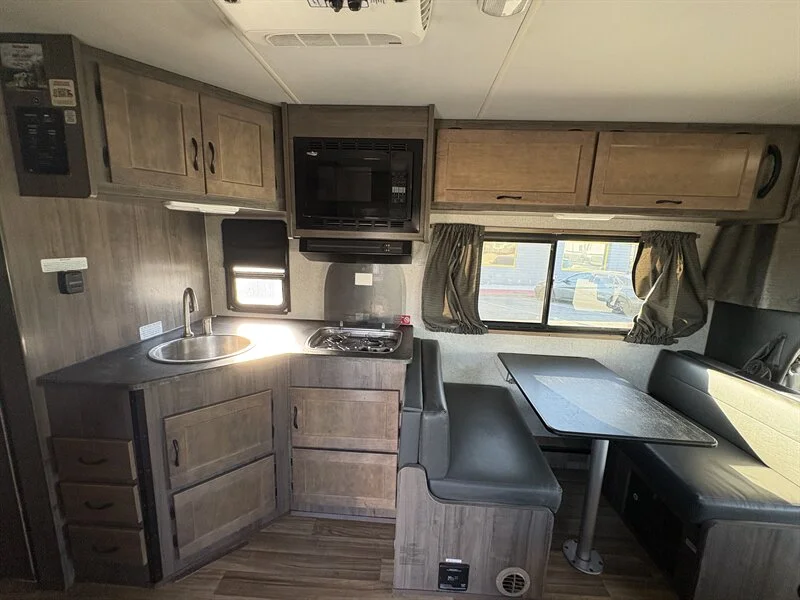 2020 Winnebago 328R Minnie Winnie