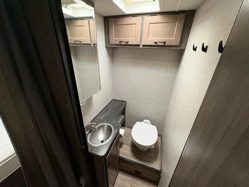 2020 Winnebago 328R Minnie Winnie