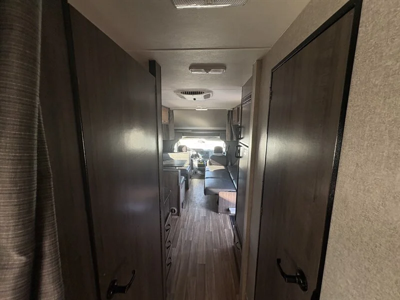 2020 Winnebago 328R Minnie Winnie
