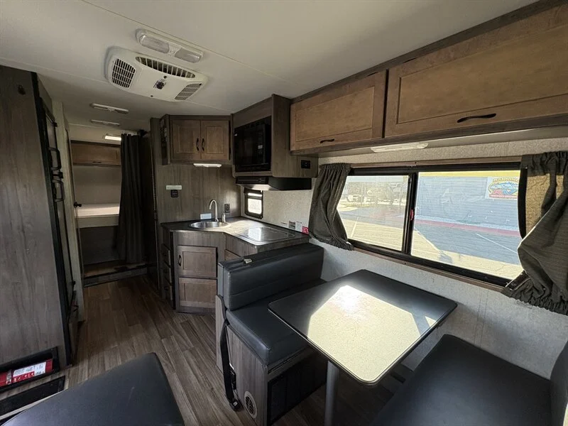 2020 Winnebago 328R Minnie Winnie