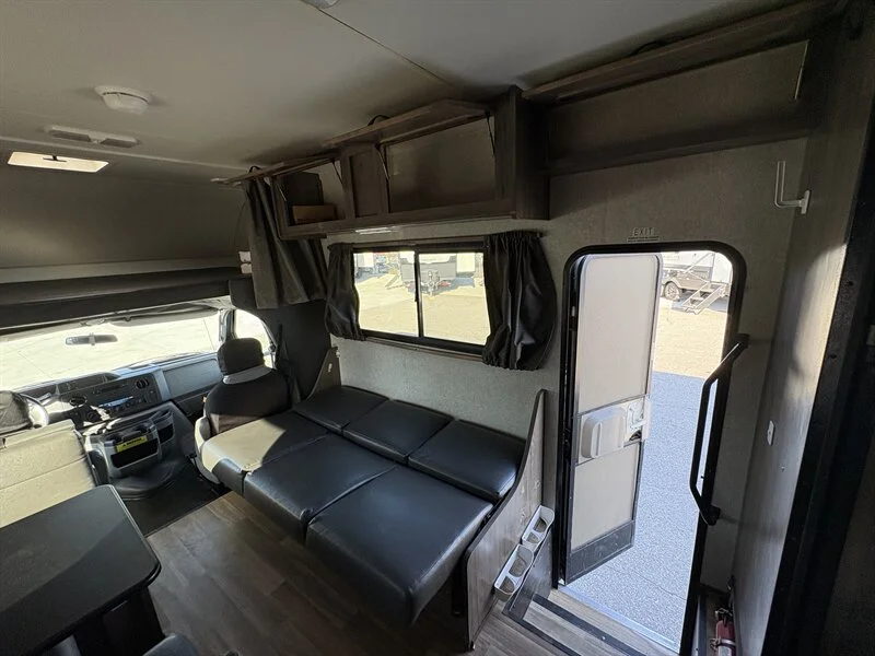 2020 Winnebago 328R Minnie Winnie