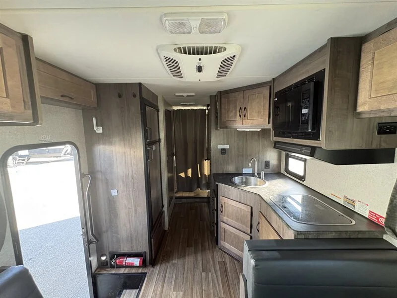 2020 Winnebago 328R Minnie Winnie